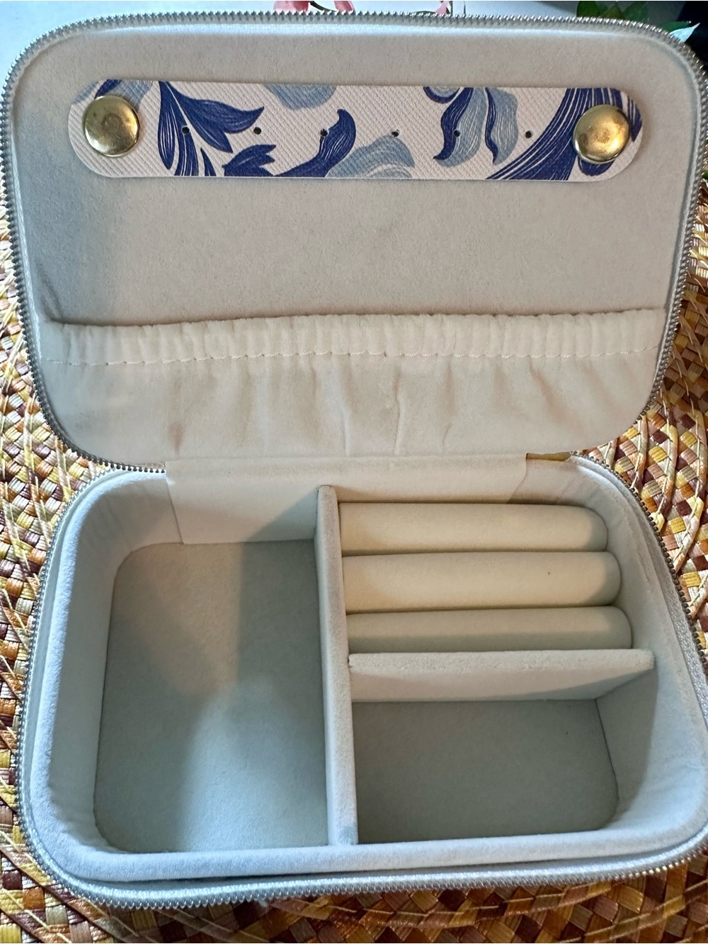 TIME AND TRU Blue Floral Jewelry Case - Picture 4 of 5